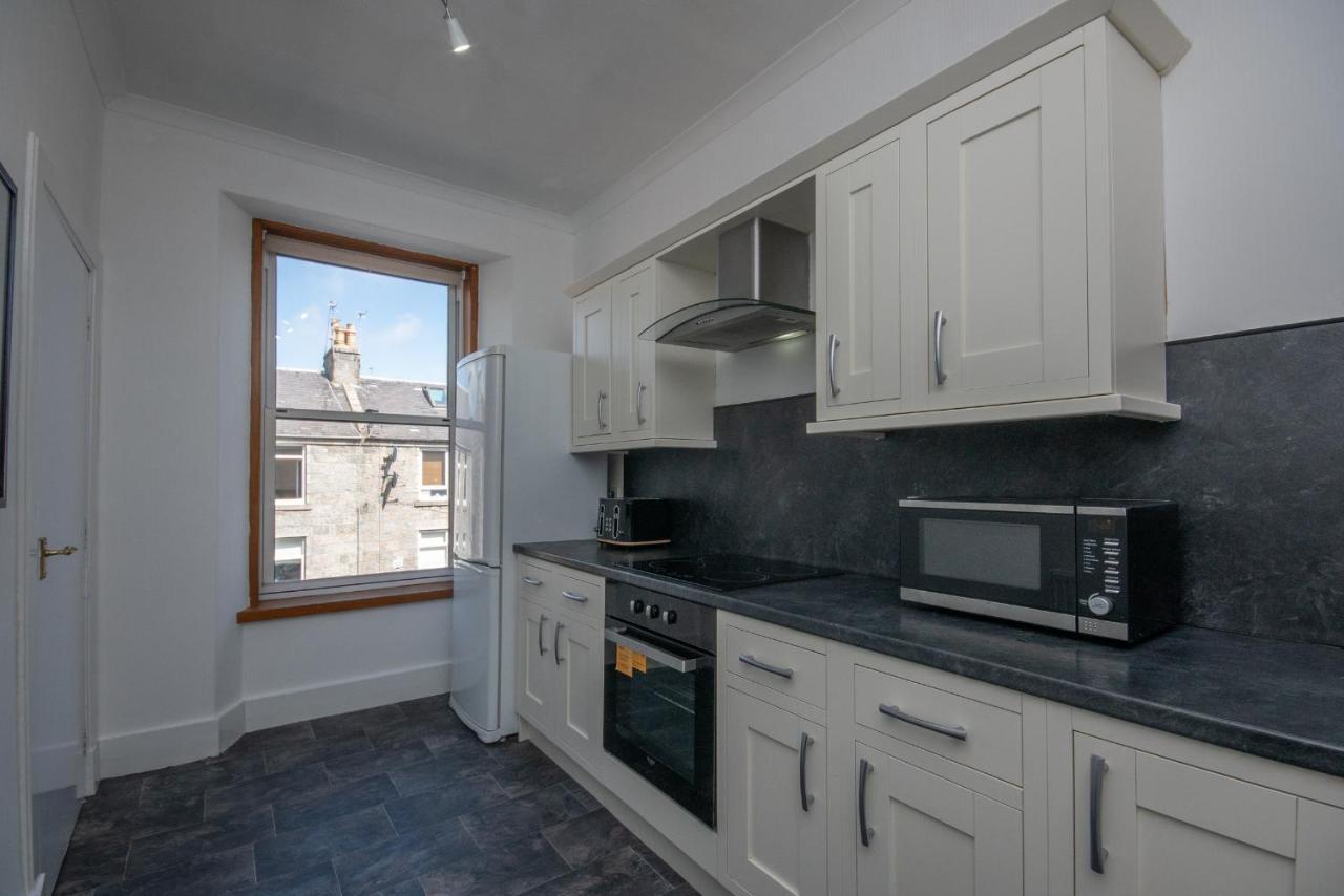 Dwellcome Home Ltd 1 Bed Apt, Half Mile To Union Street Yet Quiet, Free Parking, Fast Wifi, Ideal For Long Term Contractor, Etc Stays, Fully Equipped Kitchen, Regular Housekeeping Option - See Our Site For Assurance Aberdeen Esterno foto