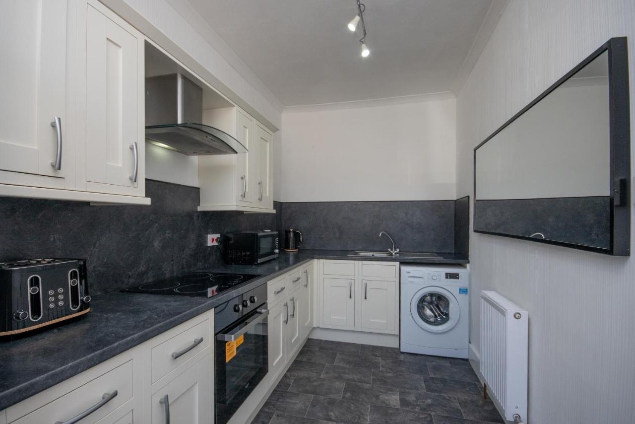 Dwellcome Home Ltd 1 Bed Apt, Half Mile To Union Street Yet Quiet, Free Parking, Fast Wifi, Ideal For Long Term Contractor, Etc Stays, Fully Equipped Kitchen, Regular Housekeeping Option - See Our Site For Assurance Aberdeen Esterno foto