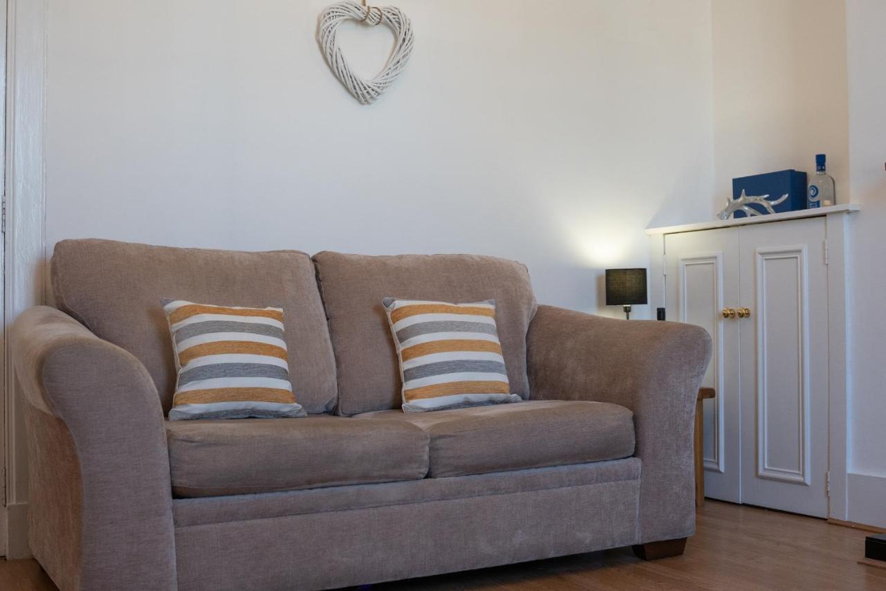 Dwellcome Home Ltd 1 Bed Apt, Half Mile To Union Street Yet Quiet, Free Parking, Fast Wifi, Ideal For Long Term Contractor, Etc Stays, Fully Equipped Kitchen, Regular Housekeeping Option - See Our Site For Assurance Aberdeen Esterno foto