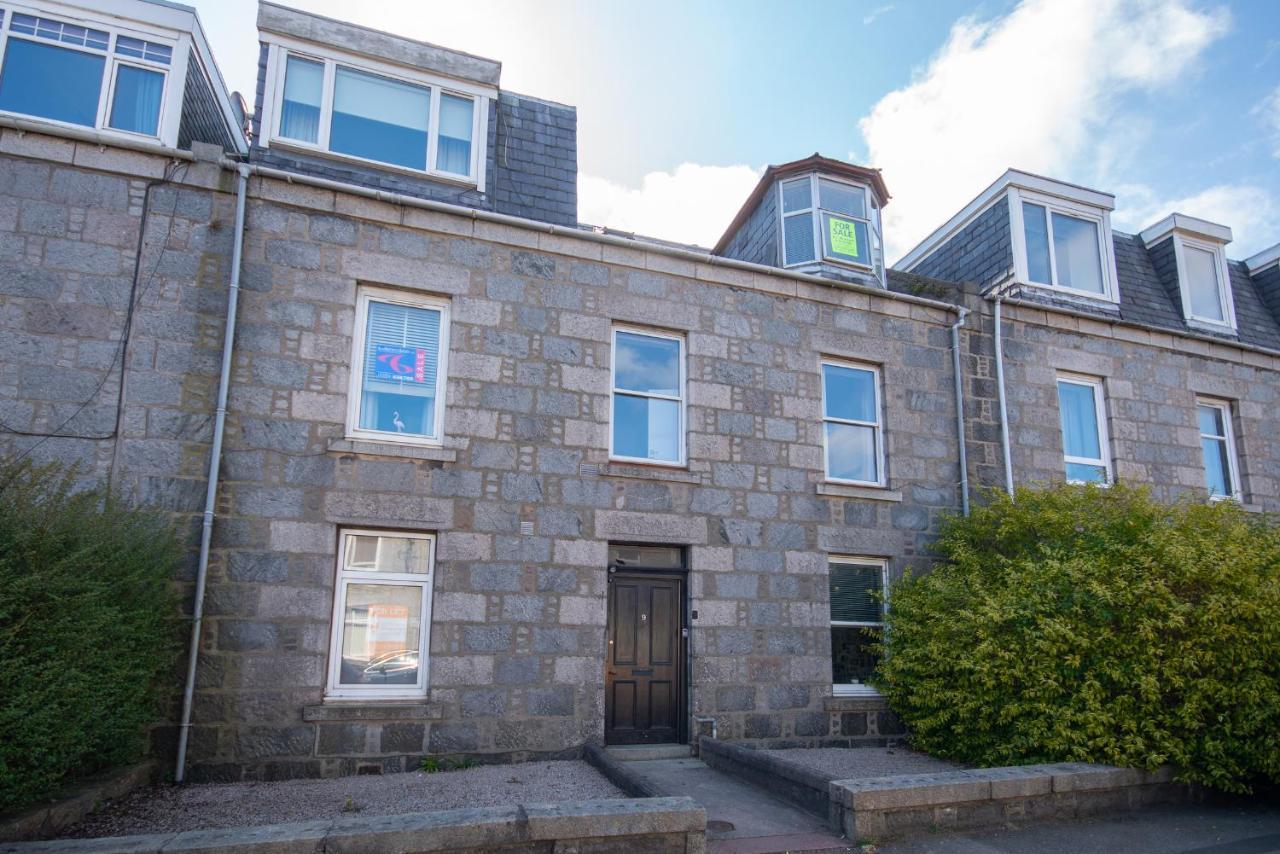 Dwellcome Home Ltd 1 Bed Apt, Half Mile To Union Street Yet Quiet, Free Parking, Fast Wifi, Ideal For Long Term Contractor, Etc Stays, Fully Equipped Kitchen, Regular Housekeeping Option - See Our Site For Assurance Aberdeen Esterno foto